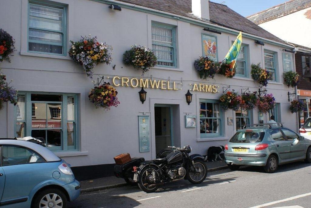 The Cromwell Arms Inn Bovey Tracey Exterior photo